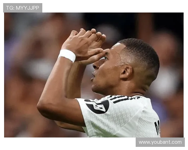 太离谱!姆巴佩1V3强行远射飞上看台 获首发最低分